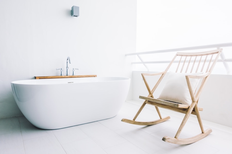 beautiful-luxury-white-bathtub-decoration_1203-3390